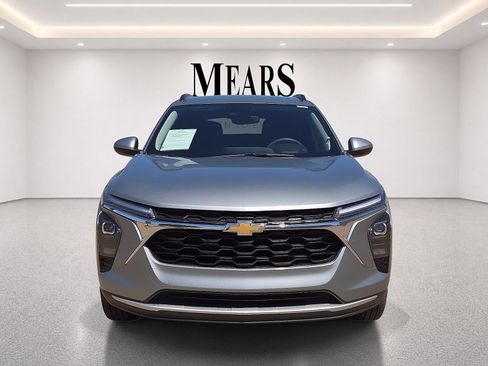 Used 2026 Chevrolet Trax LT FWD image 8