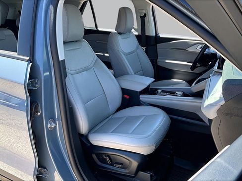 Certified 2026 Ford Explorer Active w/ Active Comfort Package RWD image 9