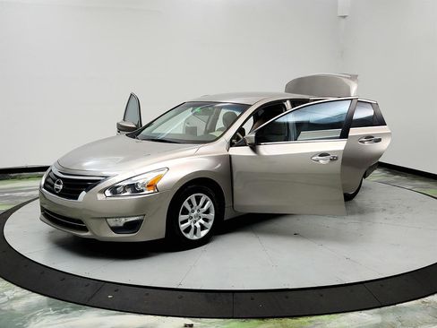 Used 2015 Nissan Altima 2.5 S w/ Power Driver Seat Package FWD image 9