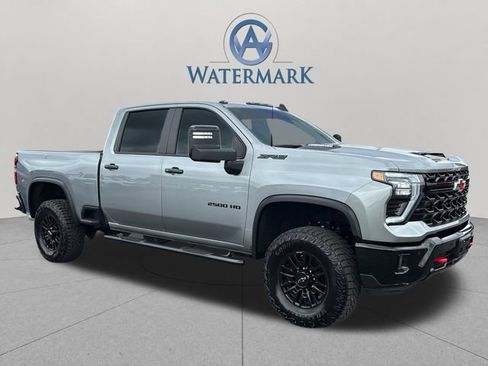 Used 2025 Chevrolet Silverado 2500 ZR2 w/ Technology Package AWD/4WD image 9