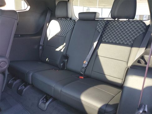 Used 2025 GMC Acadia Denali w/ Super Cruise Package image 19