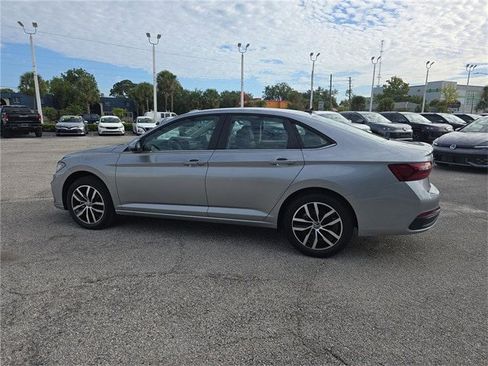 New 2025 Volkswagen Jetta SE image 5