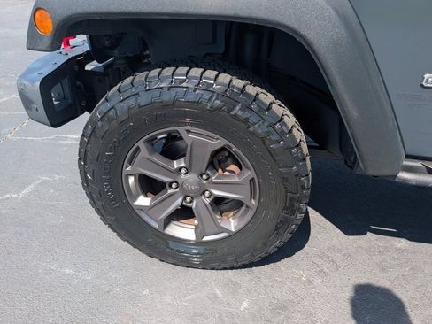 Used 2017 Jeep Wrangler Unlimited Rubicon AWD/4WD image 33