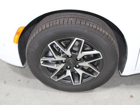 New 2027 Chrysler Pacifica Limited AWD/4WD image 12