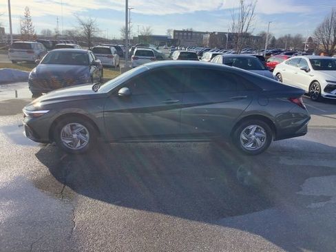 Certified 2025 Hyundai Elantra SE w/ Cargo Package image 2