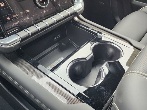 New 2025 GMC Yukon XL Elevation image 33