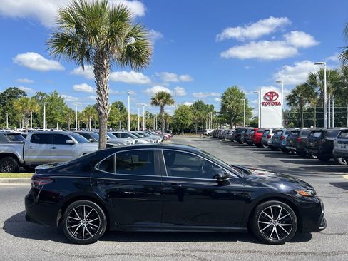 Used 2023 Toyota Camry SE FWD image 11
