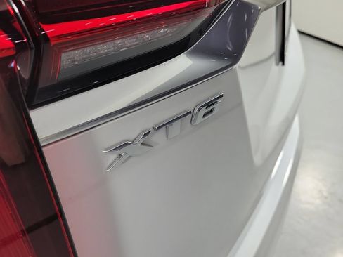 Used 2024 Cadillac XT6 Premium Luxury w/ Technology Package FWD image 5