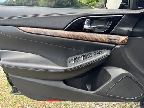 Used 2016 Nissan Maxima Platinum w/ Interior Lighting Package FWD image 18