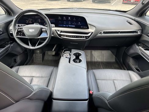 Used 2025 Cadillac Lyriq Luxury w/ LPO, Floor Liner Package AWD/4WD image 28