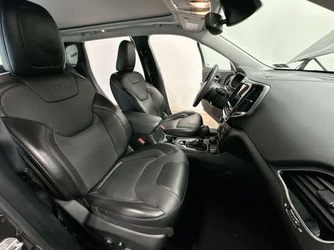Used 2022 Jeep Cherokee Limited AWD/4WD image 23