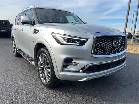 Used 2018 INFINITI QX80 w/ Driver Assistance Package image 3