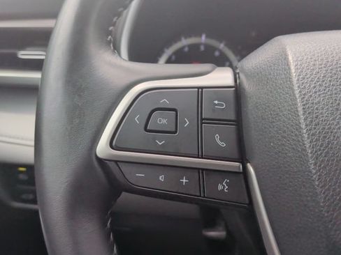 Used 2022 Toyota Highlander XLE FWD image 18