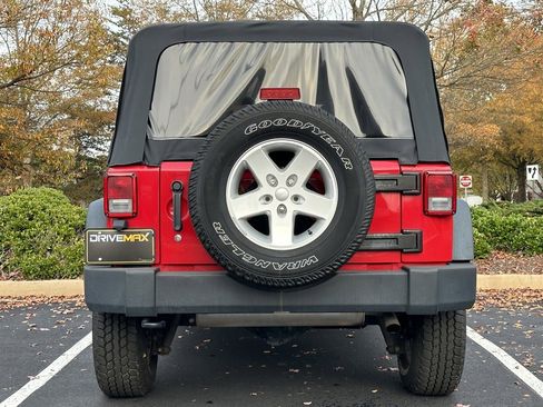 Used 2013 Jeep Wrangler Unlimited Sport image 8