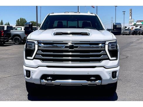 Used 2026 Chevrolet Silverado 3500 High Country w/ Technology Package AWD/4WD image 3