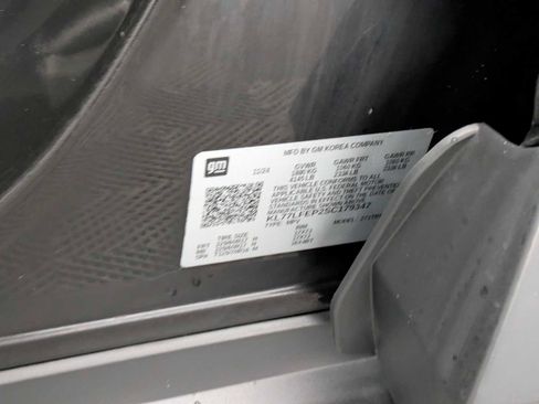 Used 2025 Chevrolet Trax LS image 34