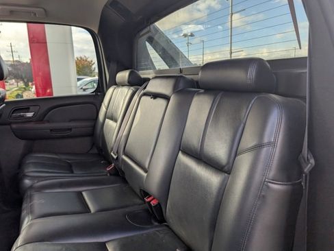 Used 2011 Chevrolet Avalanche LT image 8