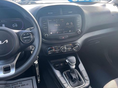Used 2025 Kia Soul LX FWD image 9