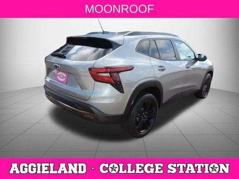 Used 2024 Chevrolet Trax ACTIV w/ Sunroof Package FWD image 4