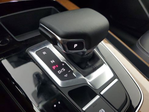 Used 2023 Audi Q5 2.0T Premium AWD/4WD image 33