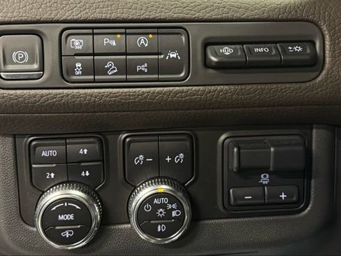Used 2024 GMC Yukon Denali w/ Denali Reserve Package AWD/4WD image 26