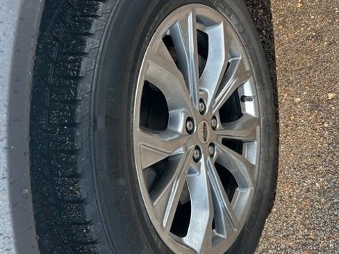 Used 2020 Ford Explorer XLT w/ Equipment Group 202A AWD/4WD image 11