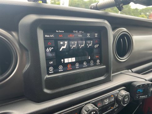 Used 2022 Jeep Gladiator Sport AWD/4WD image 16