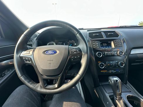 Used 2018 Ford Explorer XLT AWD/4WD image 49