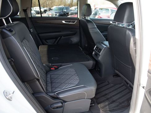 Used 2024 Volkswagen Atlas SEL Premium R-Line image 24