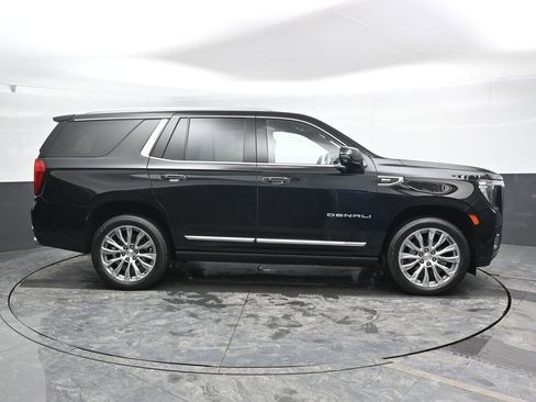 Used 2023 GMC Yukon Denali w/ Denali Reserve Package image 5