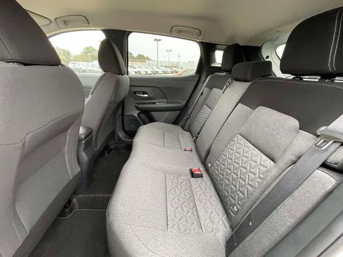 Used 2025 Nissan Kicks SV image 11