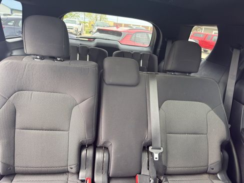 Used 2019 Ford Explorer XLT w/ Equipment Group 201A AWD/4WD image 13