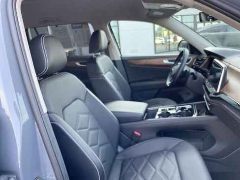 Used 2025 Volkswagen Atlas SE AWD/4WD image 17