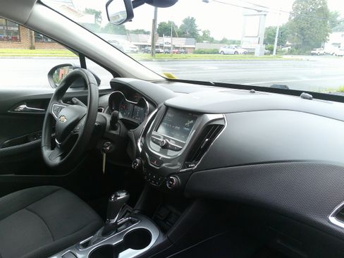 Used 2016 Chevrolet Cruze LT FWD image 20