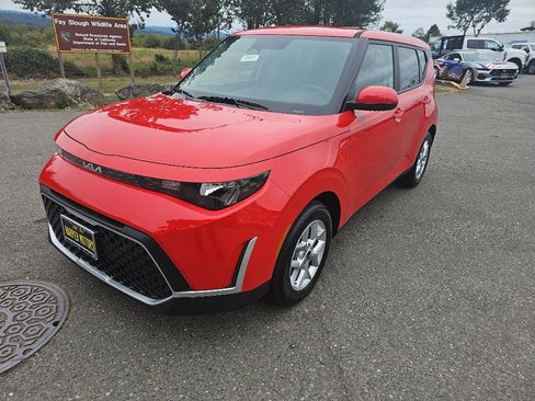 New 2025 Kia Soul S image 1