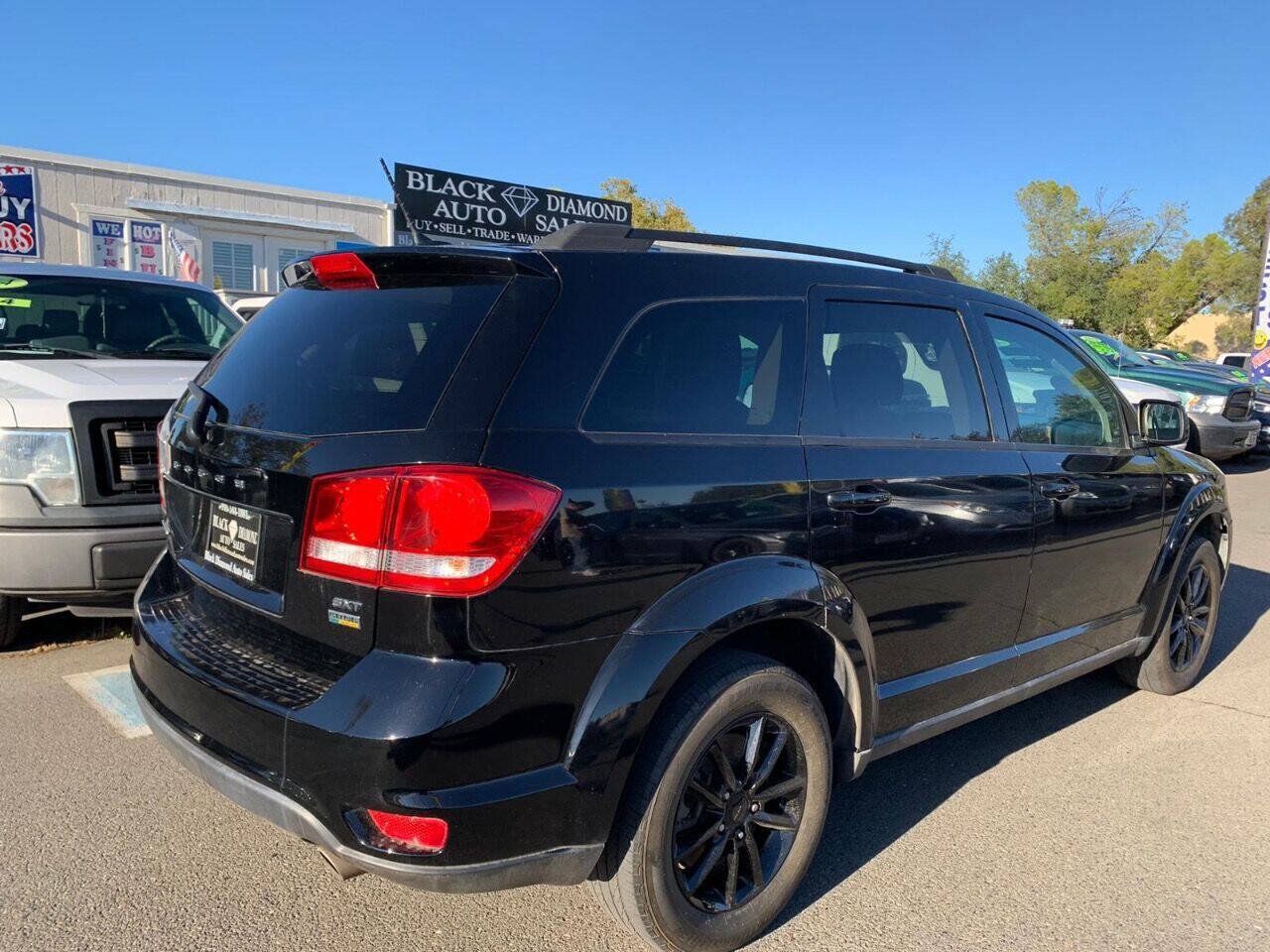 Used 2017 Dodge Journey SXT w/ Comfort/Convenience Group FWD image 5