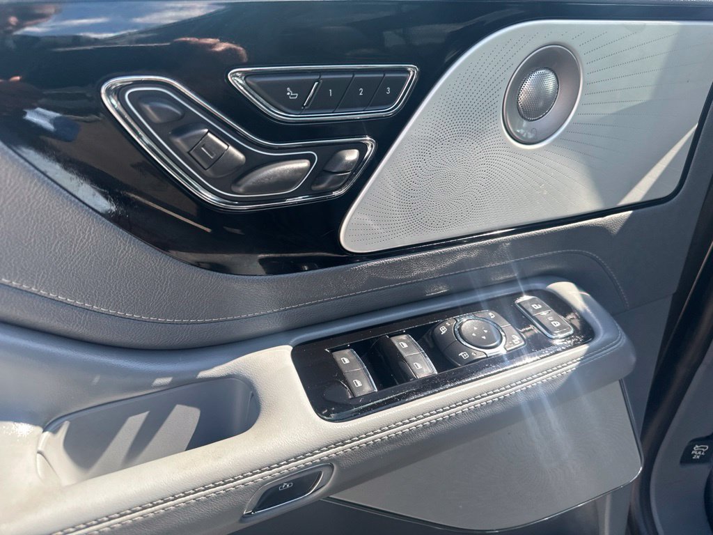 Used 2020 Lincoln Aviator Reserve w/ Equipment Group 201A RWD image 16