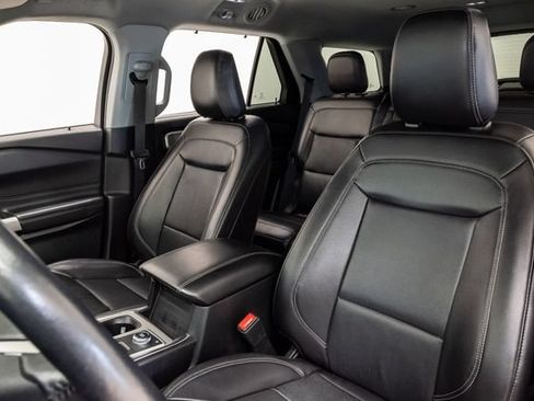 Used 2023 Ford Explorer Limited AWD/4WD image 9