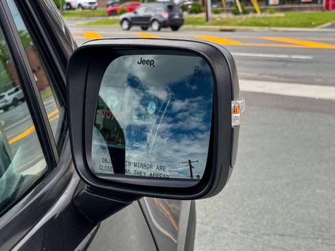 Used 2019 Jeep Renegade Trailhawk w/ UConnect 8.4 Nav Group AWD/4WD image 13