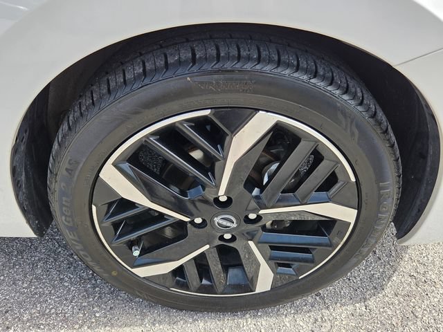 Used 2024 Nissan Versa SR FWD image 10