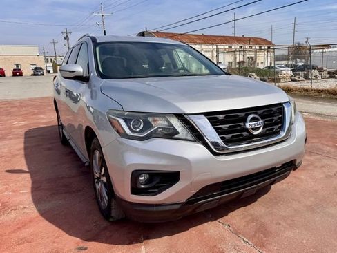 Used 2020 Nissan Pathfinder SV FWD image 3