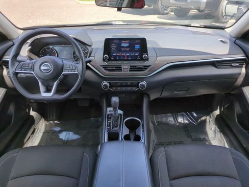 Used 2024 Nissan Altima 2.5 SV FWD image 14