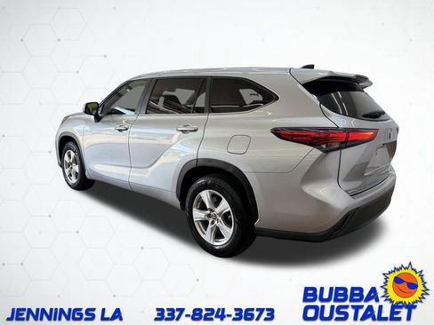 Used 2023 Toyota Highlander LE image 5