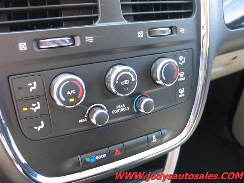 Used 2018 Dodge Grand Caravan SE w/ UConnect Hands-Free Group FWD image 15