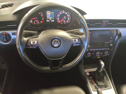 Used 2020 Volkswagen Passat 2.0T SE FWD image 22