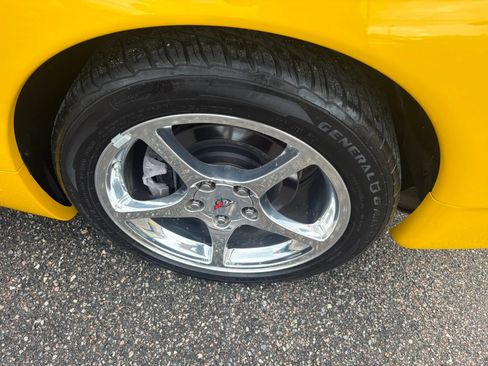 Used 2004 Chevrolet Corvette Coupe w/ Preferred Equipment Group RWD image 5