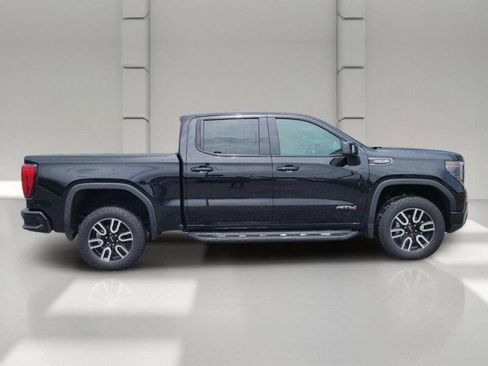 Used 2023 GMC Sierra 1500 AT4 w/ Technology Package AWD/4WD image 4