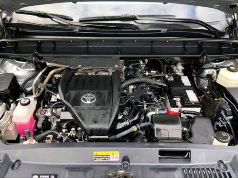 Certified 2024 Toyota Highlander LE image 31