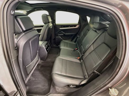 Certified 2024 Porsche Cayenne Coupe AWD/4WD image 18