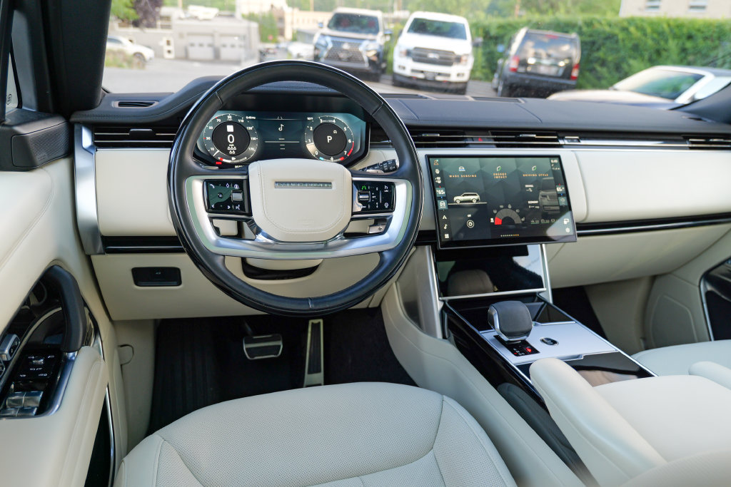 Used 2025 Land Rover Range Rover Long Wheelbase SE AWD/4WD image 42